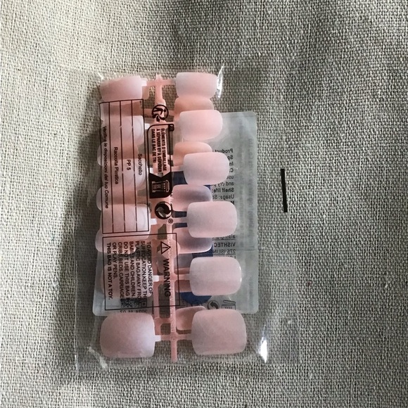 Elegant Pink and White Ombre Press On Nails - Picture 6 of 6